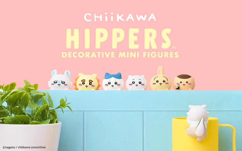 Chiikawa minifigures set on a pink and blue background, featuring the brand 'Chiikawa Hippers'. Lineup shows figures peeking over a blue wall, with one figure facing away on a yellow cup. 